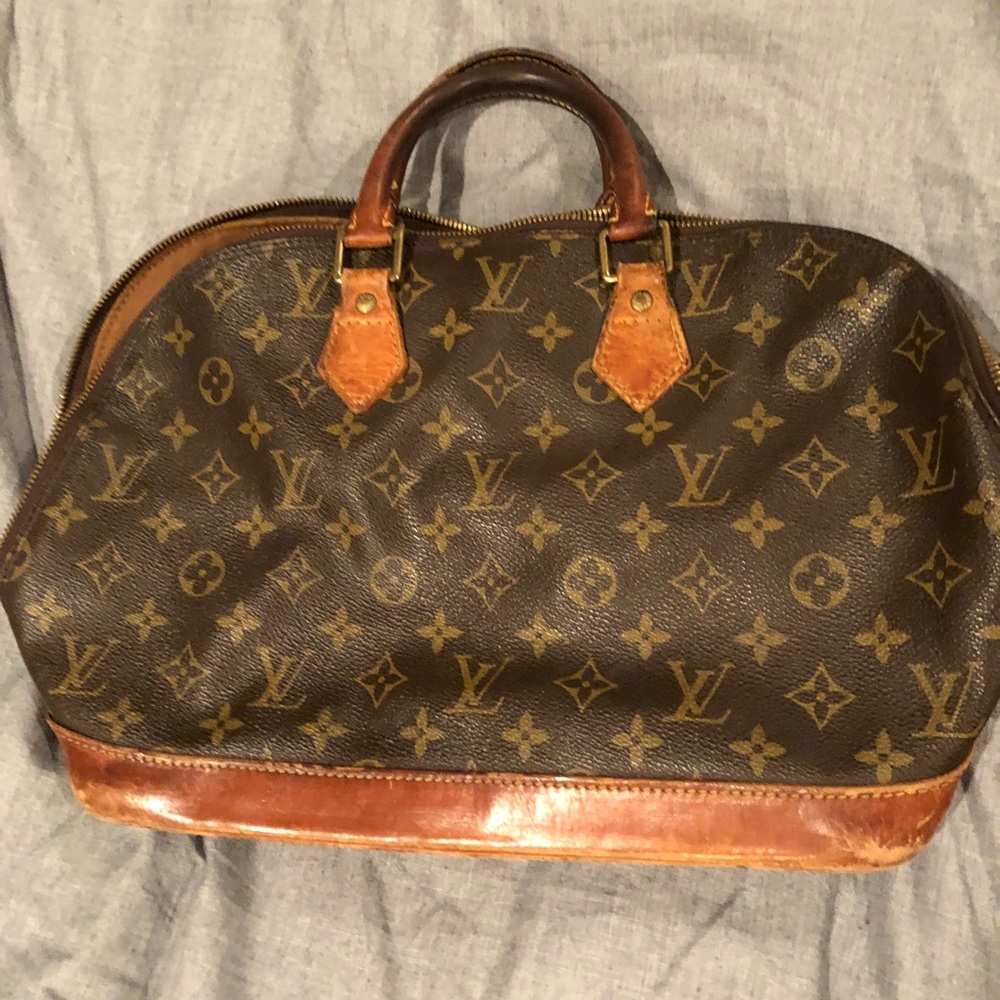 Well-loved Louis Vuitton Alma